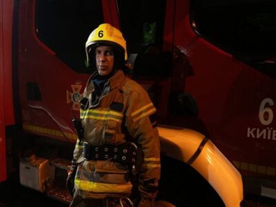 Уламки впали просто біля житлового будинку та навчального закладу в Києві: що відомо про нічну атаку