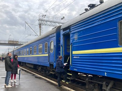 Поїзд Гребінка — Київ затримується більш ніж на 2,5 години