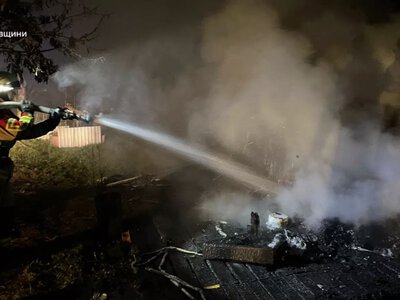 На Косівщині вночі горів кемпінговий причеп