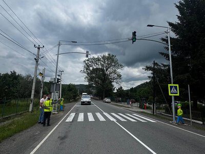 Увага, водії! На жвавій трасі під Ужгородом запрацювали нові світлофорні об'єкти