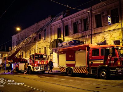 П’ять годин гасили пожежу в Холодногірському районі Харкова (фото)