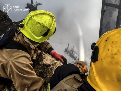 У Миргородському районі рятувальники ліквідували пожежу після російської атаки