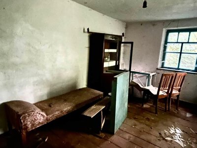 В одному із сіл Вінниччини відшукaли «зaлишки» зaкинутого фельдшерського пункту та музейний експонат