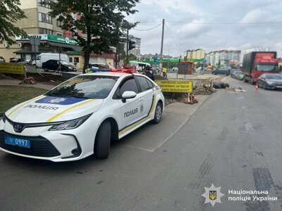 На Довженка у Франківську вантажівка наїхала на жінку, яка переходила дорогу поза зеброю