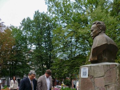 У Калуші поклали квіти до пам’ятника Іванові Франку з нагоди 170-ї річниці від дня народження Великого Каменяра