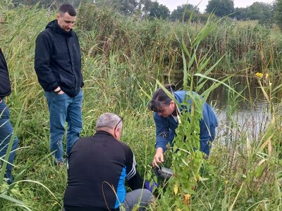 У Кобеляках через скарги на сморід із річки Кобелячки взяли воду на аналіз
