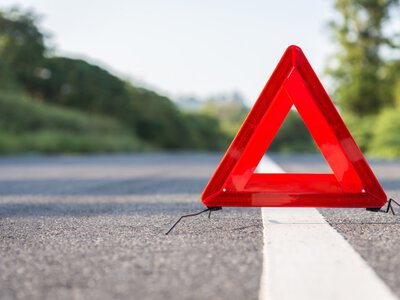 Потрійна ДТП на Харківщині: перекинулося авто правоохоронців