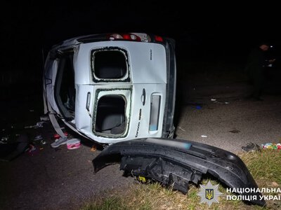 На Рівненщині автомобіль перекинувся після обгону: є загиблий та травмовані