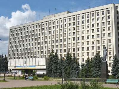 Фіктивні довідки та гроші на особисті потреби: депутатів Київської облради підозрюють у махінаціях із програмою «Турбота»