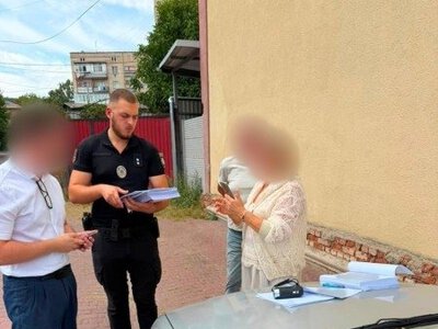 Кафе у річковому вокзалі без договору: екскерівника держпідприємства та його дружину підозрюють у збитках на понад 1,5 млн грн