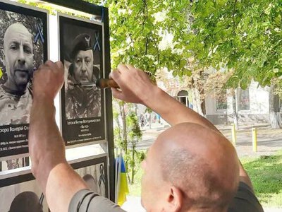 Він повернувся! Валерій Мисюра власноруч зняв своє фото з Алеї Надії після полону