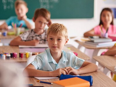 До 61% зарплати на школу: скільки коштує зібрати першокласника