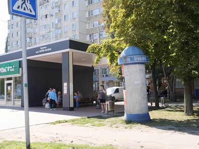 Біля зупинки «Героїв України» у Кременчуці готують ще одну ділянку під торгівлю
