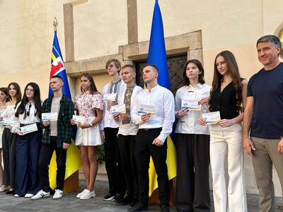 Найкращих учнів Закарпаття відзначили грамотами та преміями