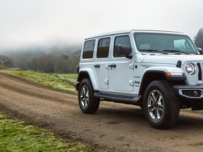 Chrysler відкликає майже 844 тис. авто через проблеми з камерою заднього виду