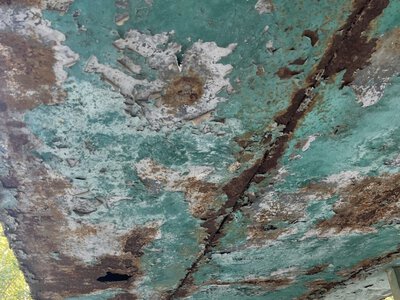 У Луганську показали стан однієї із зупинок (ФОТО)