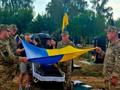 Гощанська громада провела в останню путь військовослужбовця Андрія Розорьонова