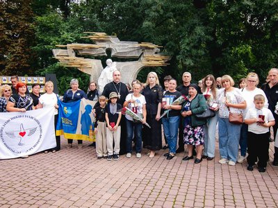 У Меморіальному сквері Франківська вшанували Героїв, які загинули за Україну