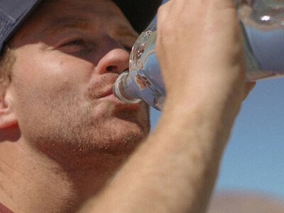 3 ознаки, що організму не вистачає води: їх легко помітити