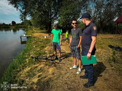 На водоймах Берегова рятувальники нагадали про мінну безпеку та правила купання