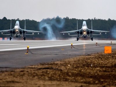 У Криму лунали вибухи, у Севастополі під час атаки дронів постраждав житловий будинок