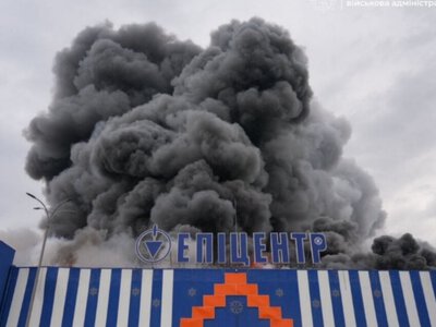 Армія рф вдарила по «Епіцентру» у Запоріжжі: сталась пожежа, є поранені