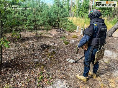 У лісі на Житомирщині місцеві жителі знайшли артилерійський снаряд