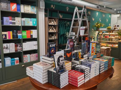 Російський дрон знищив у Києві склад книг Readeat і Book.ua
