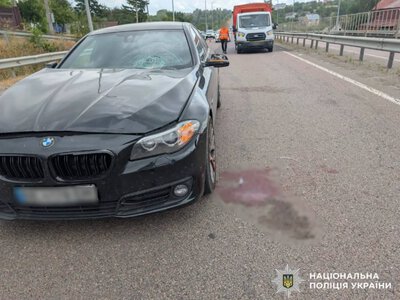 Унаслідок ДТП у Рівненському районі тяжко постраждав працівник дорожньої служби