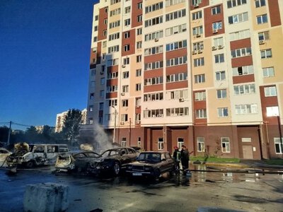 У Вишневому дрон РФ влучив у житловий район: згоріли понад 15 автомобілів