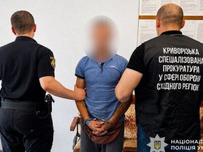 Криворізькі поліцейські повідомили про підозру чоловікові, причетному до збуту зброї
