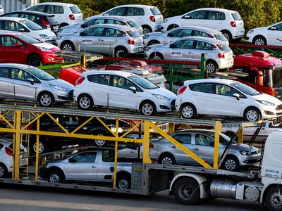 Імпорт легкових авто в Україну впав на 17%: названо головні країни-постачальники