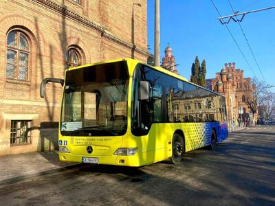 Через обмеження руху на вул. Університетській у Чернівцях змінили маршрути громадського транспорту