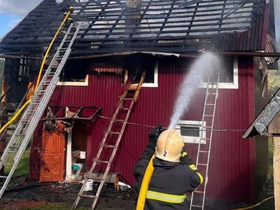 Бабуся з онукою дивом врятувалися у пожежі на Рахівщині — PMG.ua