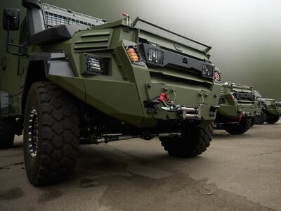 UNITED24 та МЗУ передали військовим медикам 17 броньованих евакуаційних авто
