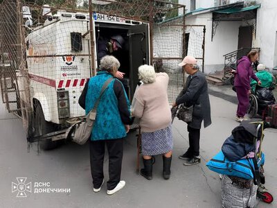 Рятувальники групи Фенікс евакуювали 8 людей із Краматорської та Святогірської громад 