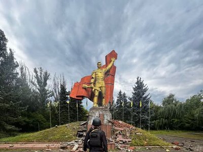 Російський удар зруйнував монумент воїнам Другої світової війни у Слов'янську