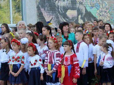 «Це небезпечно»: освітня омбудсменка закликала відмовитися від лінійок 1 вересня
