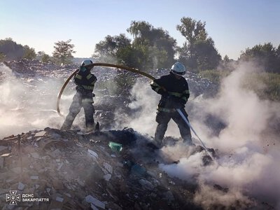 У Чопі понад шість годин гасили пожежу на сміттєзвалищі