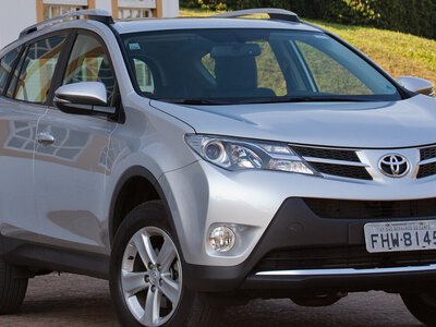 Toyota RAV4 за $15 000: які версії можна купити в Україні у 2026