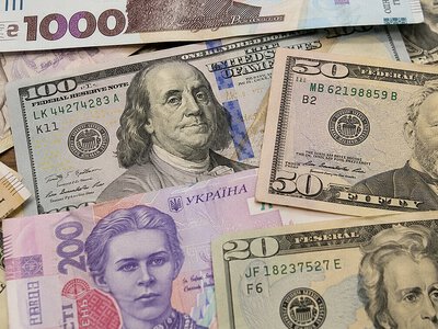 Гривня втримала позиції наприкінці місяця, але долар може повернутися до зростання вже наступного тижня