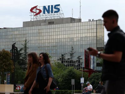 Сербія домоглася чергового зняття санкцій з нафтової компанії NIS, що належить рф