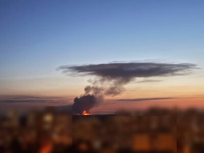 Сильна пожежа спалахнула біля Житомирської траси під Києвом.  Пожежа супроводжується вибухами, — ОВА