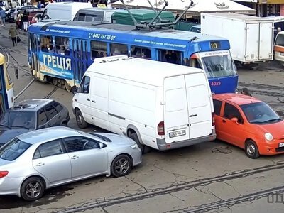 В Одесі хочуть стягувати збитки з водіїв, через яких зупиняються трамваї