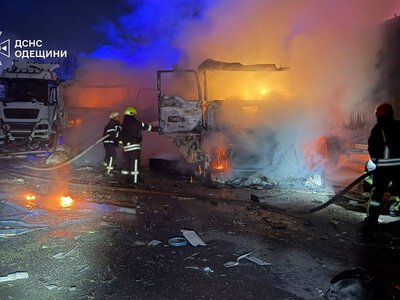 Уночі рашисти масовано обстріляли Одещину: загинула людина, згоріли автомобілі із зерном (фото)