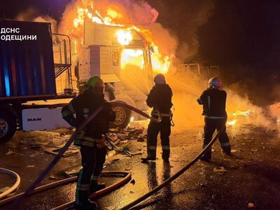 Масований удар по Одещині: окупанти знищили вантажівки із зерном, є загиблий та поранені