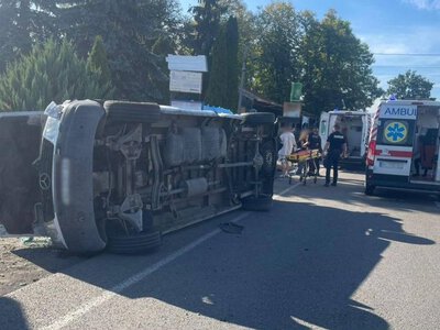 Четверо людей у реанімації: медики розповіли про наслідки ДТП у Сокирниці (ФОТО)