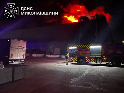 Мер Миколаєва просить зачинити вікна в домівках через задимлення внаслідок пожежі господарського супермаркету