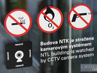 Англійська змінює чеську там, де її не видно: мовознавці знайшли «невидимі англіцизми»