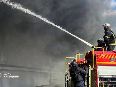 Ті, хто допустив це, мають понести відповідальність: є норми — боєприпасів поруч із будинками, іншою житловою забудовою бути не може, — Зеленський. ВІДЕО